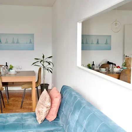 Parede, Sun Apartment